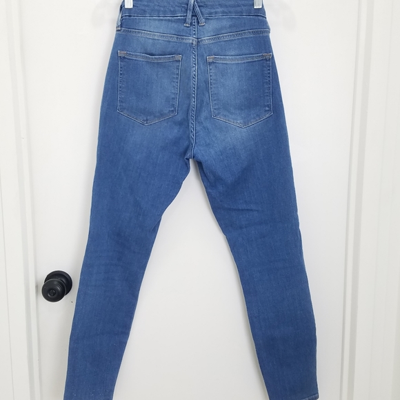 Good American good legs crop light wash jeans size 28 - Picture 2 of 12